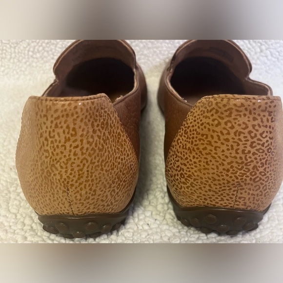 Vionic Elora Slip On Loafers In Tan Color Soft Leather Comfort & Style 
Size 8.5 - Picture 7 of 10